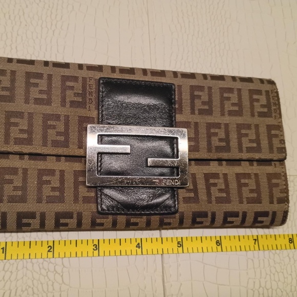 💋Fendi Zucca Canvas Continental Wallet Pre-loved - Picture 6 of 11
